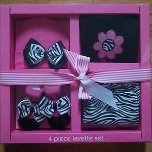 NWT 4 Piece Zebra Layette Set 6-12 months